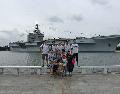 外贸职员外出留念 外贸职员外出留念